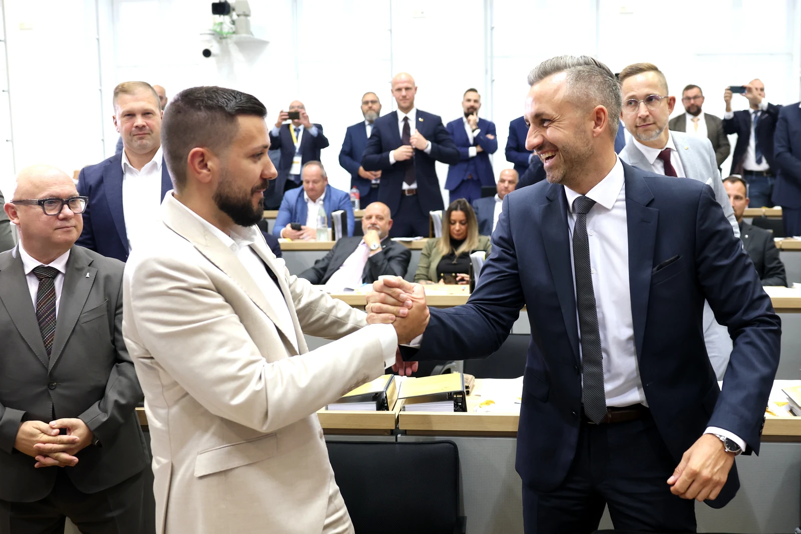 Líder de Mianmar visita Malásia após início do retorno de migrantes