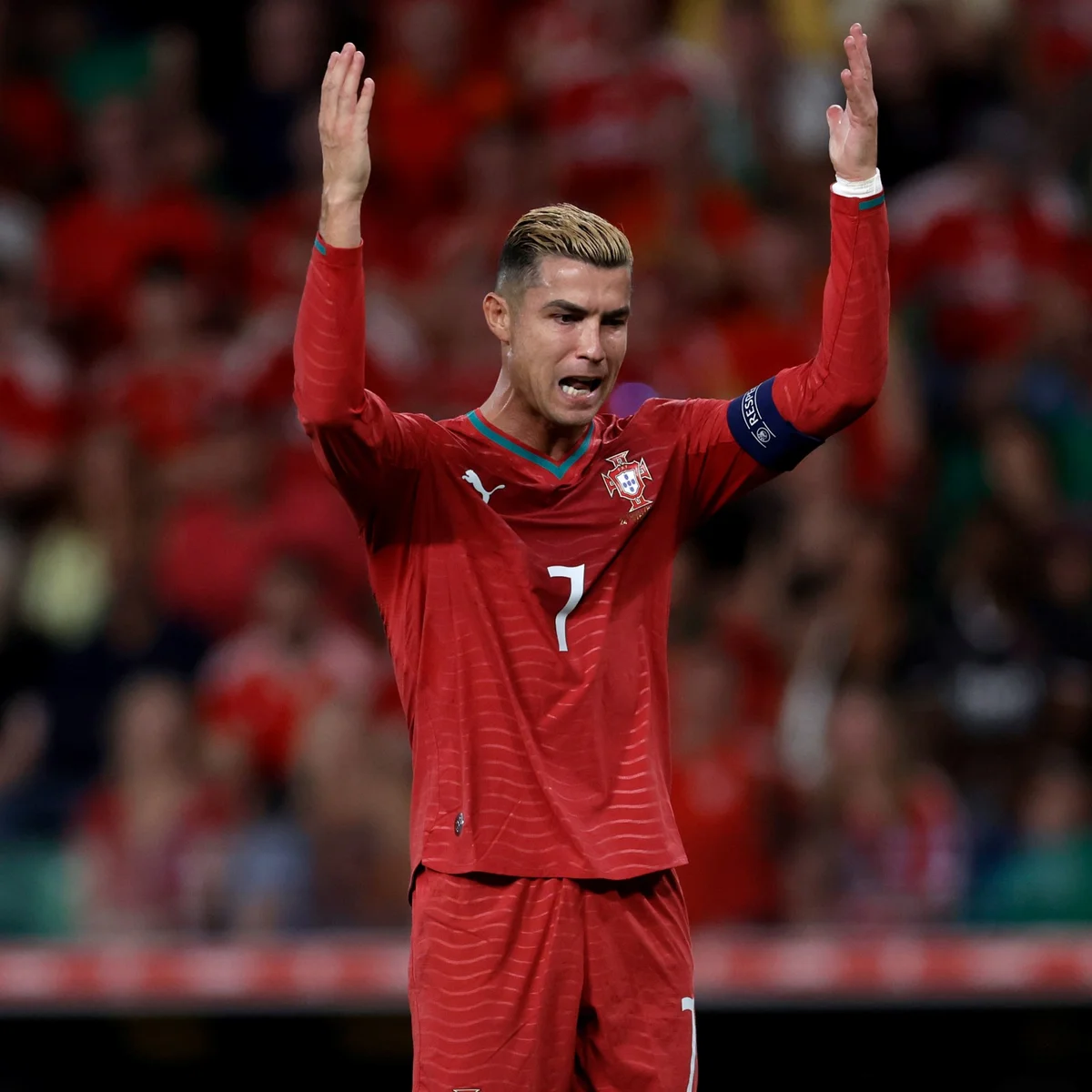 Cristiano Ronaldo pede desculpa aos torcedores e companheiros de Portugal