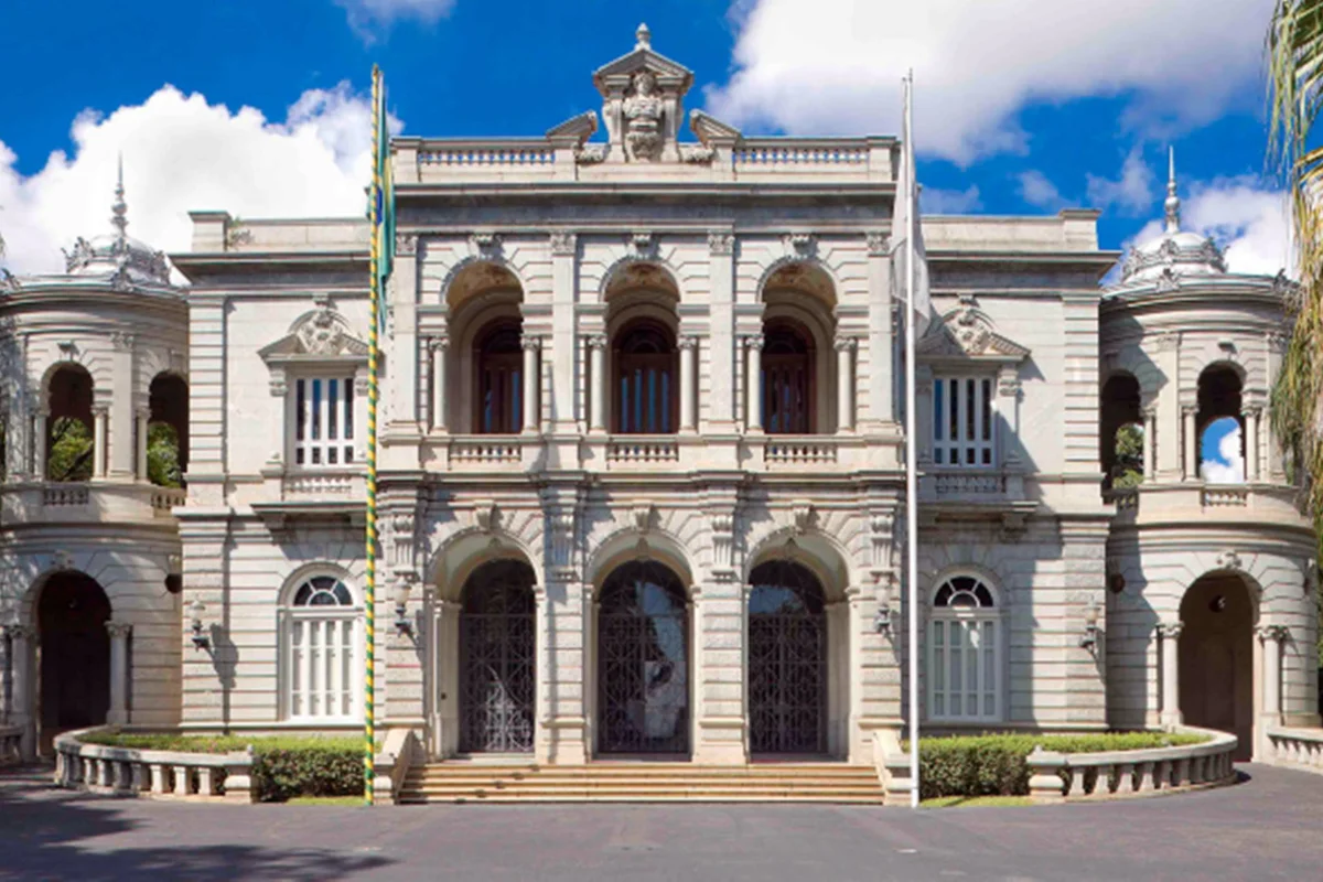 Candidatos ao governo de Minas "elegem" o melhor que ocupou o cargo