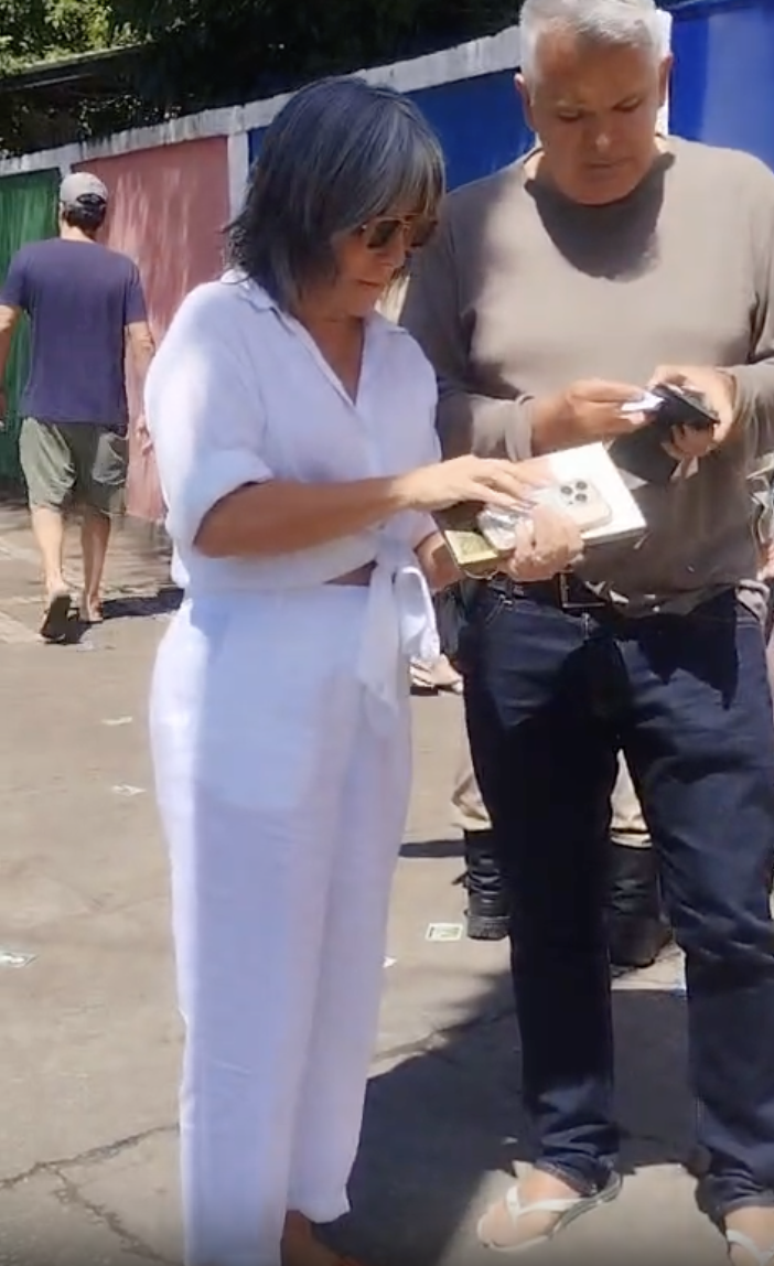 Leandra Leal, Alinne Moraes e mais famosos vão às urnas para votar; veja fotos