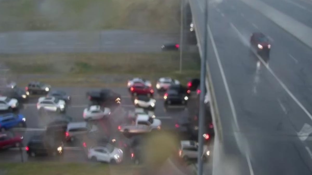 Hail no: Calgary councillor seeks education, enforcement for drivers sheltering under overpasses during storms