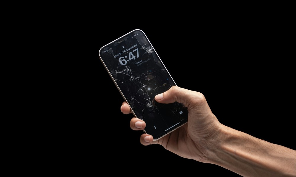 Arranhões, trincas, amassados e sinais de desgaste também podem afetar o preço de um iPhone usado — Foto: Unsplash
