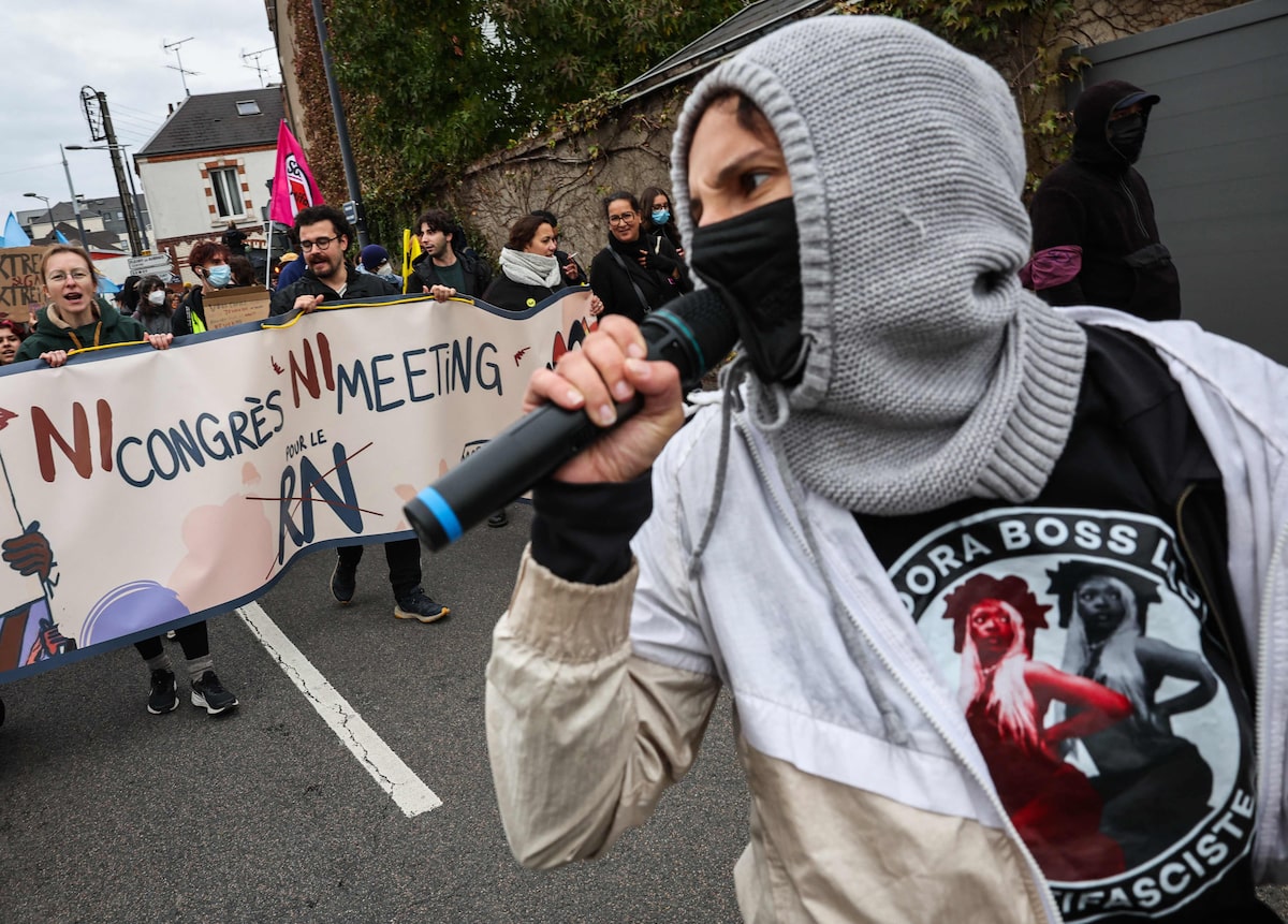 Protestos na França: 135 pessoas foram presas; polícia usa bombas para conter manifestações