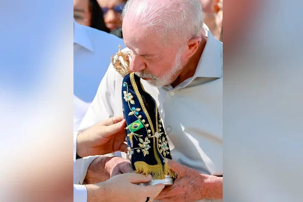 Lula diz que presidente do TSE “não pode ter lado político” - destaque galeria