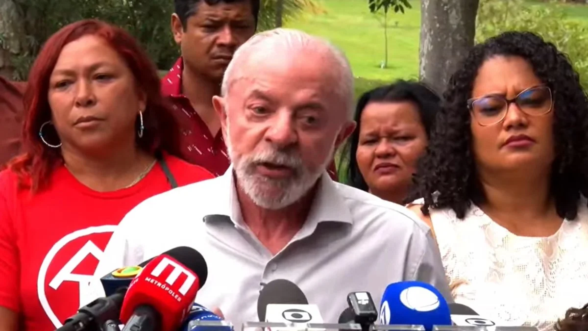Lula diz que presidente do TSE "não pode ter lado político"