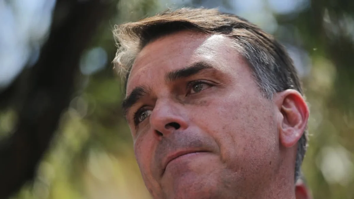 Propaganda de Flávio Bolsonaro vai ao ar sem som na TV nesta 2ª feira