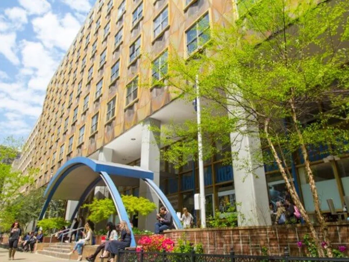 Universitária morre nos EUA após ser drogada e estuprada em seu dormitório