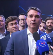 Flávio Bolsonaro (PL) em entrevista após o debate contra Lula (PT) na Band, neste domingo, 18 Foto: Reprodução/Youtube/Canal Livre