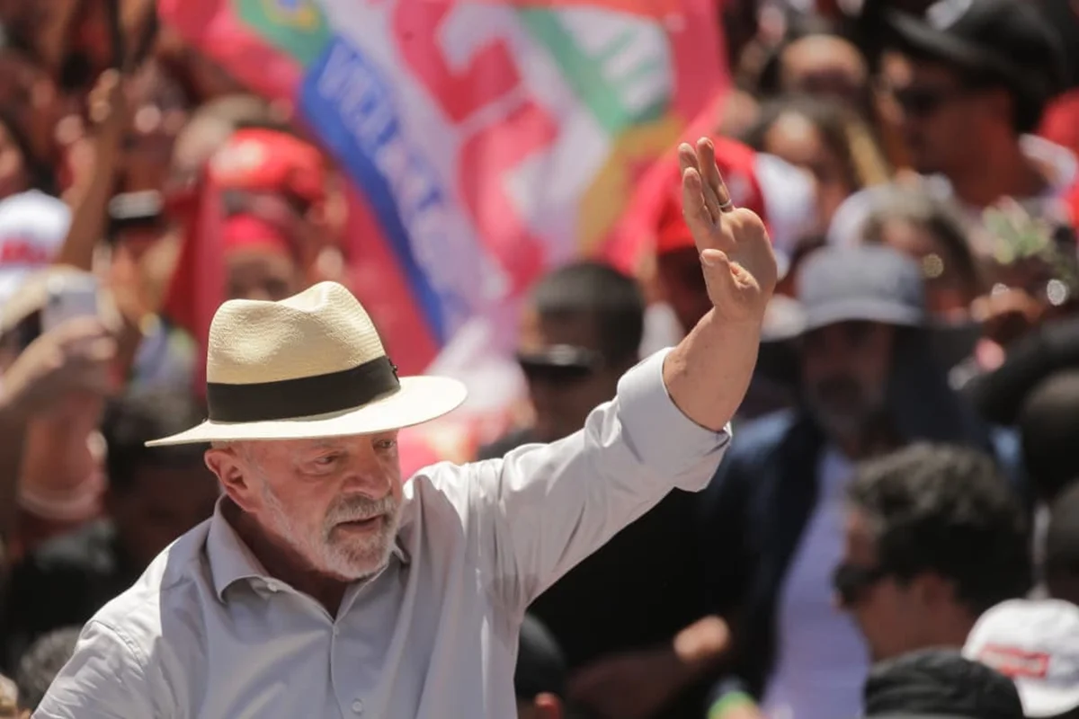 Com 6x1 e passe livre, Lula aposta em medidas populares para 2º turno