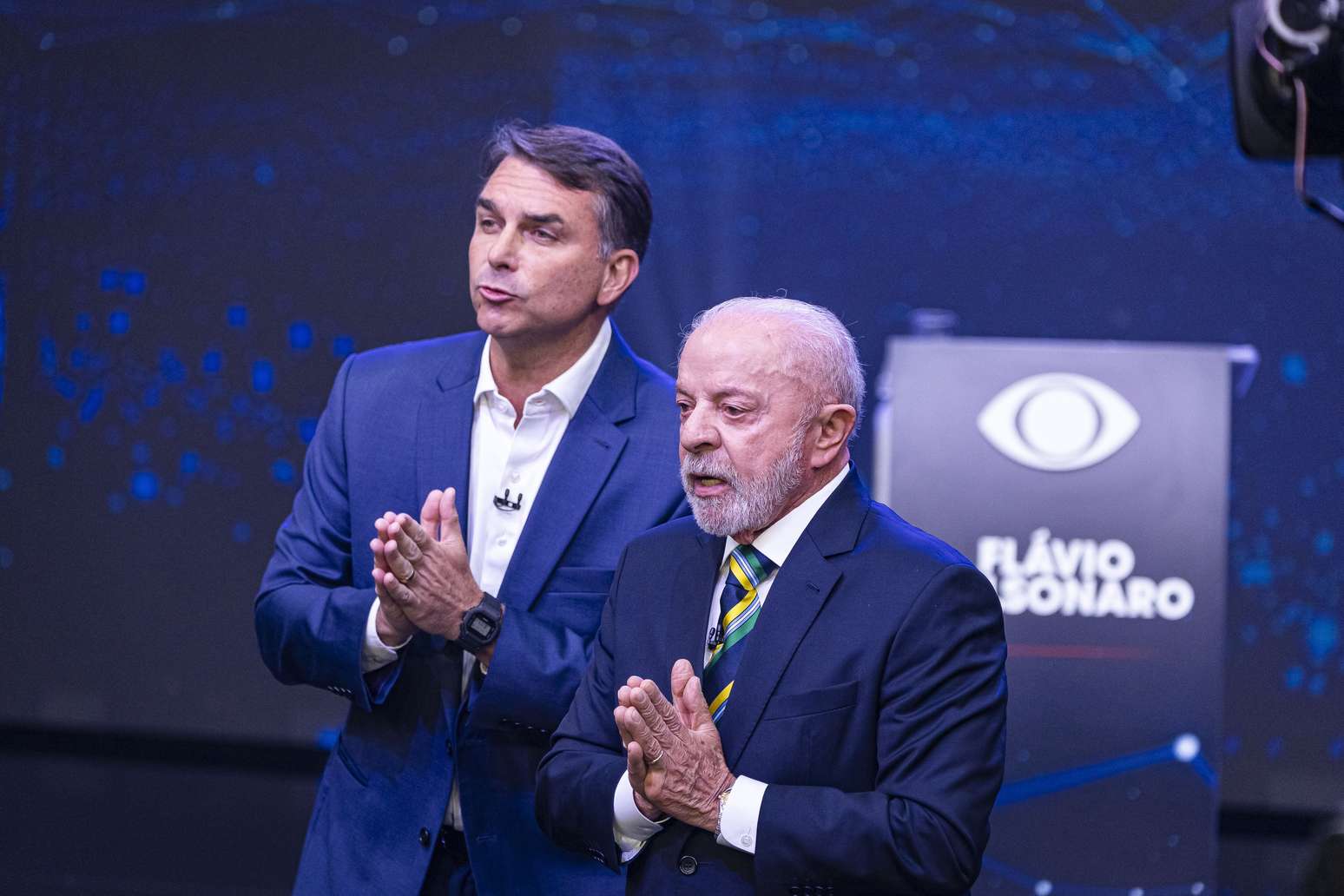 Lula e Flávio Bolsonaro durante debate da Band neste domingo, 18