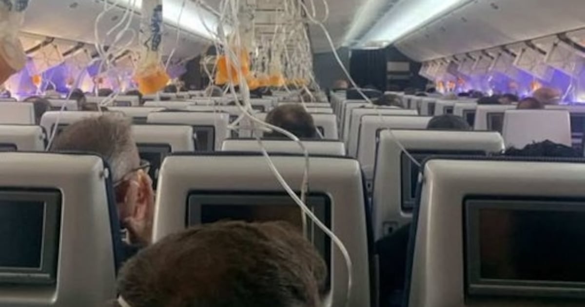 Voo da British Airways despenca 8,5 mil metros após falha de despressurização e declara emergência