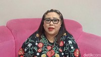 Nunung Curhat Warung Makan Mendadak Sepi dan Ada Kiriman Tanah Kuburan