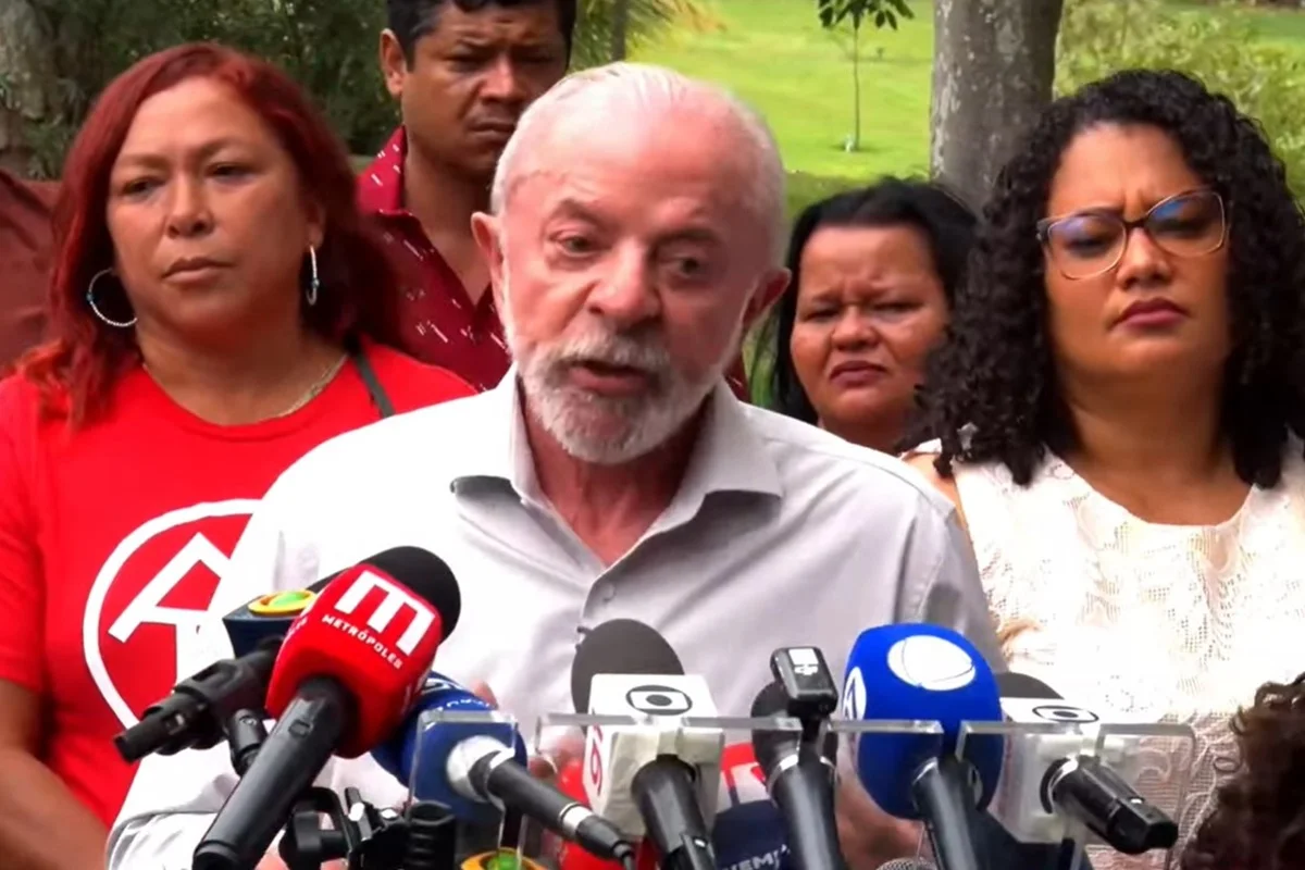 Imagem da matéria: Lula diz que presidente do TSE "não pode ter lado político"