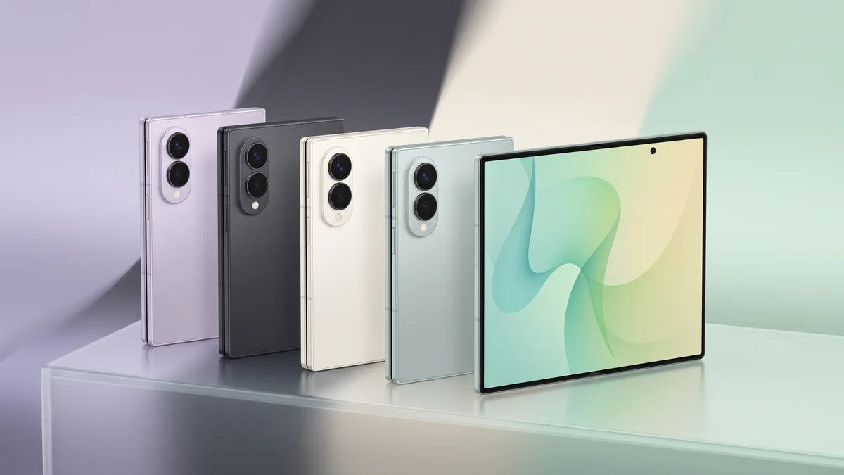 Imagem da matéria: Primeiro rumor: Galaxy Z Fold 9 pode ter design ultrafino e câmera "invisível"