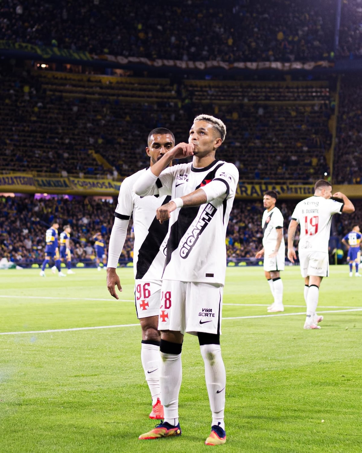 ‘Vasco cala a Bombonera’: vitória contra o Boca repercute na imprensa internacional