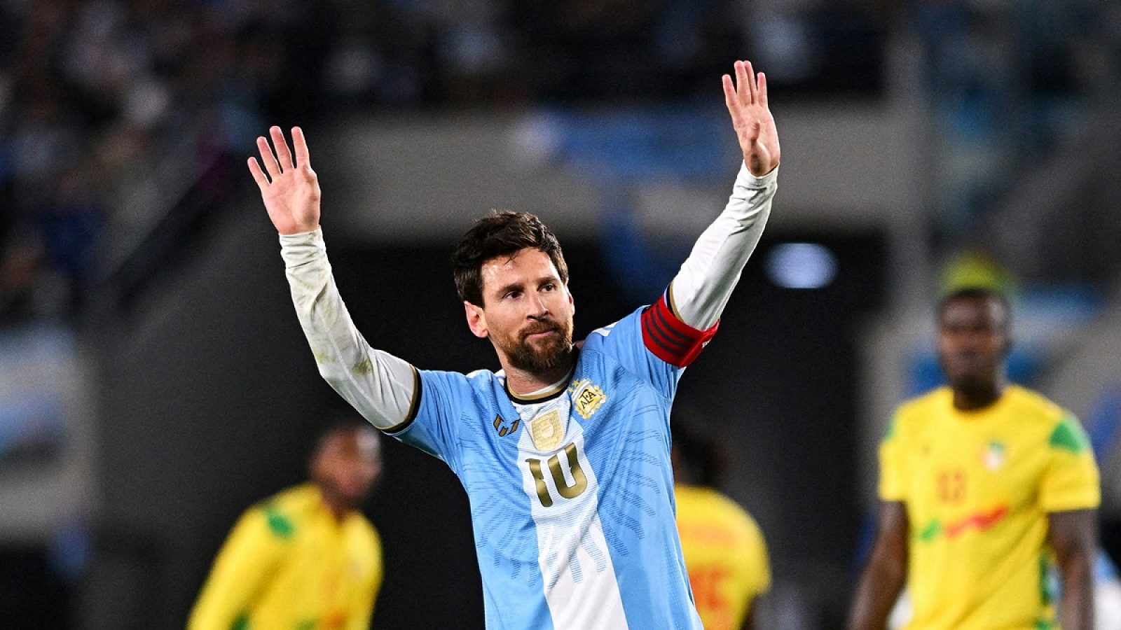 Messi marca e tem dois assistências na última aula magistral da Argentina