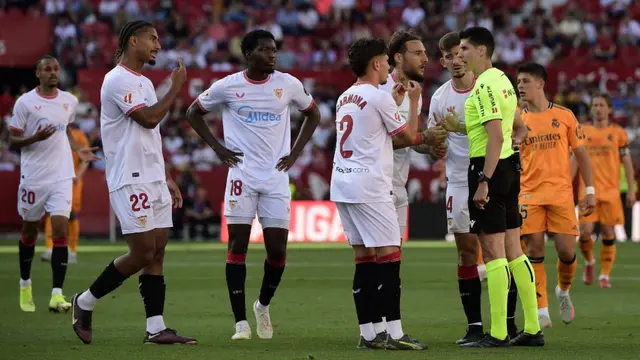 Imagem da matéria: Manchester United Ngotot Boyong Youssouf Fofana, Siap Tebus Mahal pada Januari