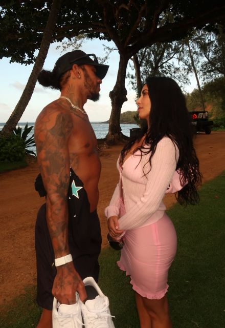 Kim Kardashian prefirió no dar detalles de su relación con Lewis Hamilton.