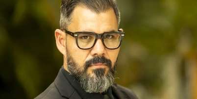 Imagem associada à direita não prejudica a carreira de Juliano Cazarré na Globo Foto: Divulgação/TV Globo