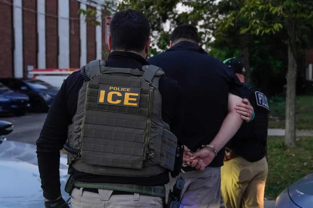 Trump e seus aliados atribuem o recorde de baixa criminalidade às deportações. Especialistas discordam