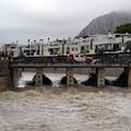 Cuatro muertos, ciudades aisladas y más de 800.000 confinados por inundaciones devastadoras