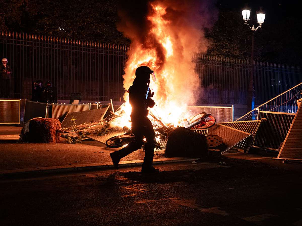 França enviará algumas forças militares para reforçar polícia em manifestações de sábado
