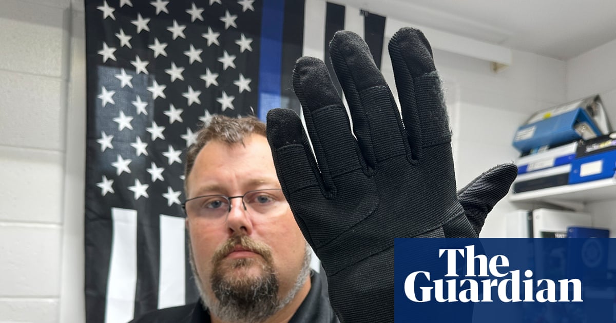 Luvas de choque elétrico: o ICE planeja usar luvas que causam dor intensa em estudo do exército