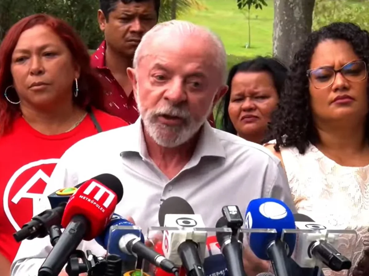 Lula diz que presidente do TSE "não pode ter lado político"