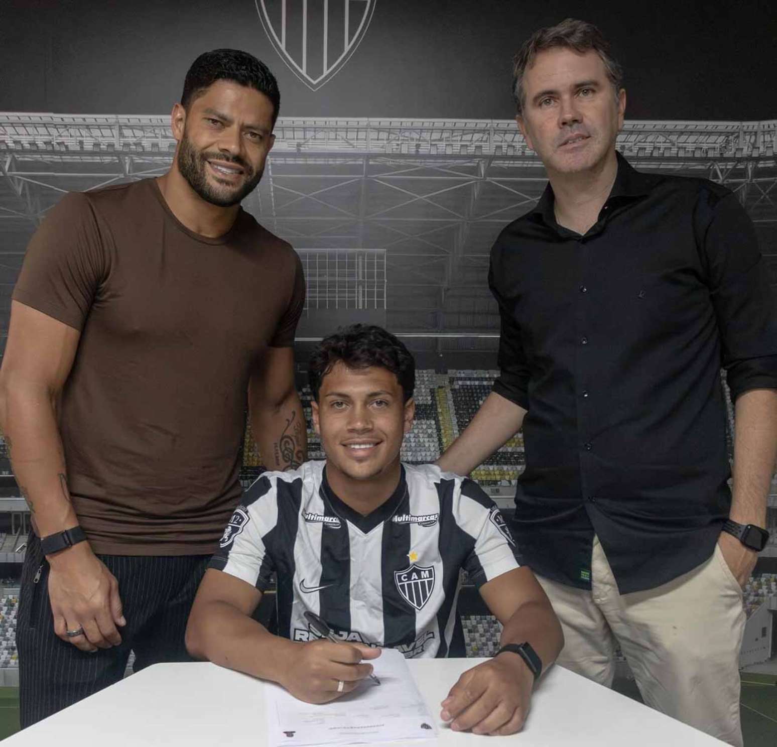 Hulk ao lado de Ian &Acirc;ngelo &ndash;