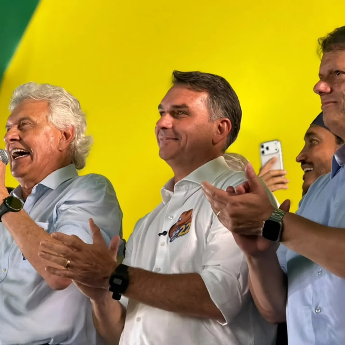 Ronaldo Caiado anuncia apoio a Flávio Bolsonaro no 2º turno