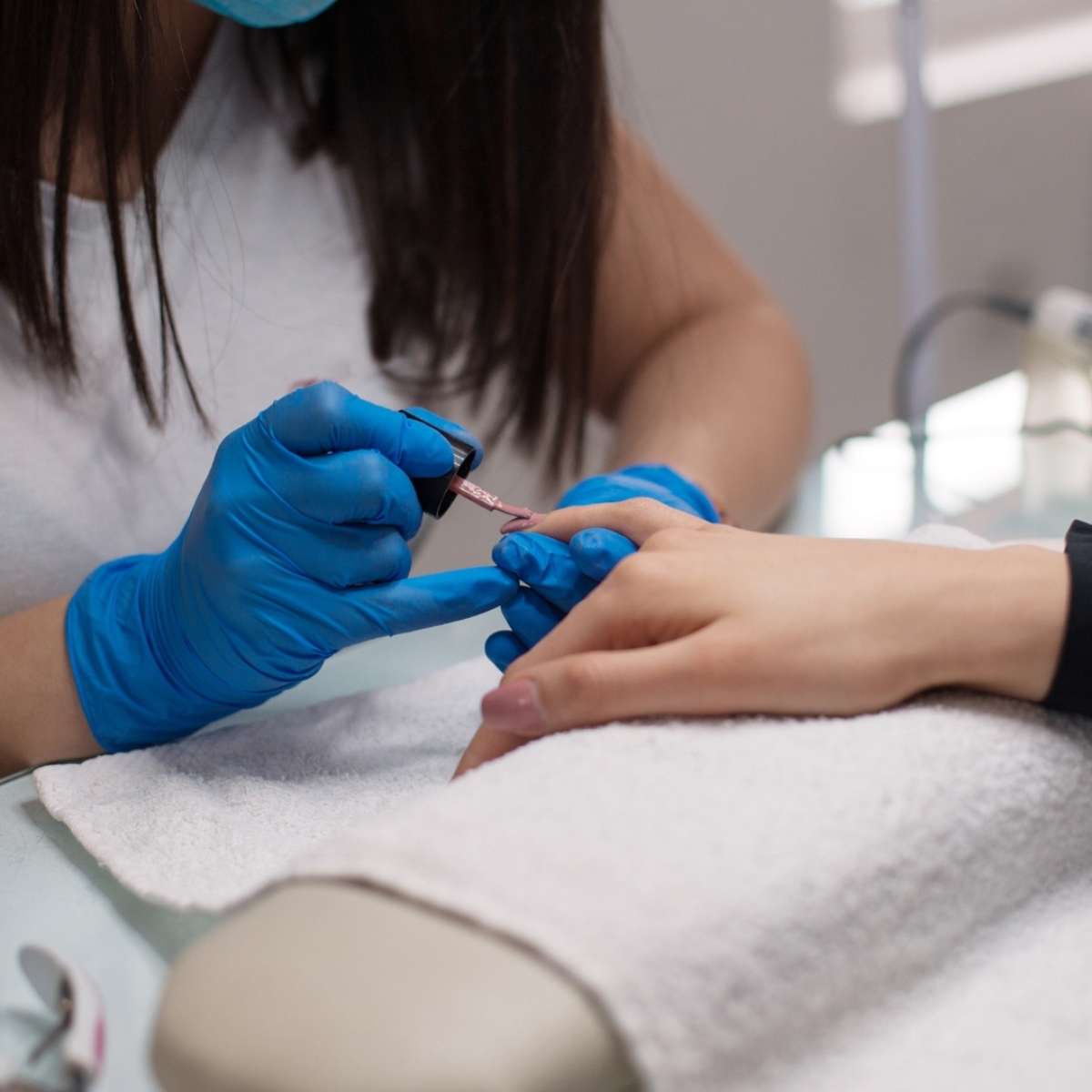 Esta técnica está fazendo as mulheres aposentarem as unhas em gel de vez! Veja como fazer