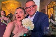 Bruno Avelar e Lívia posam durante casamento