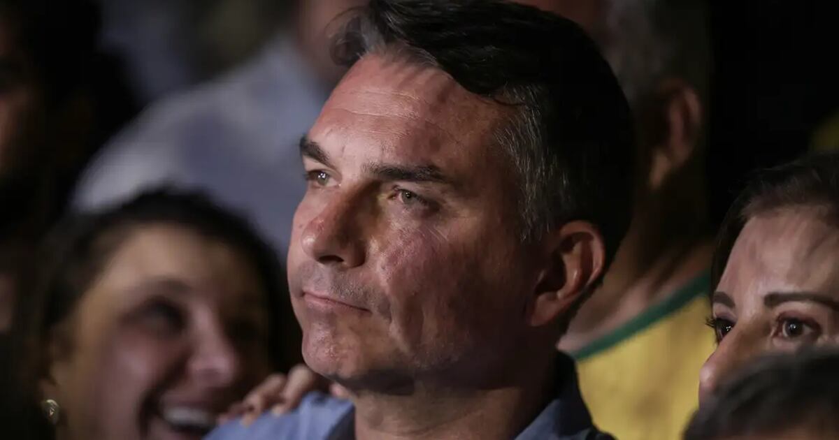 ‘Exílio’ para não ser ‘moeda de troca’, dizem aliados de Flávio Bolsonaro sobre ida aos EUA