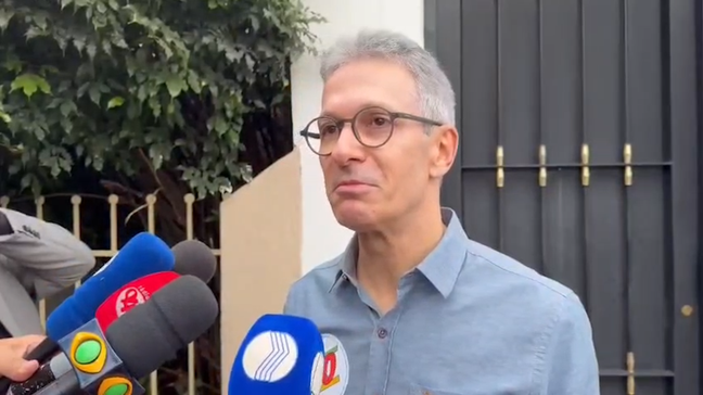 Zema contrariou regra e levou o celular para cabine de votação: saiba o que o acontece