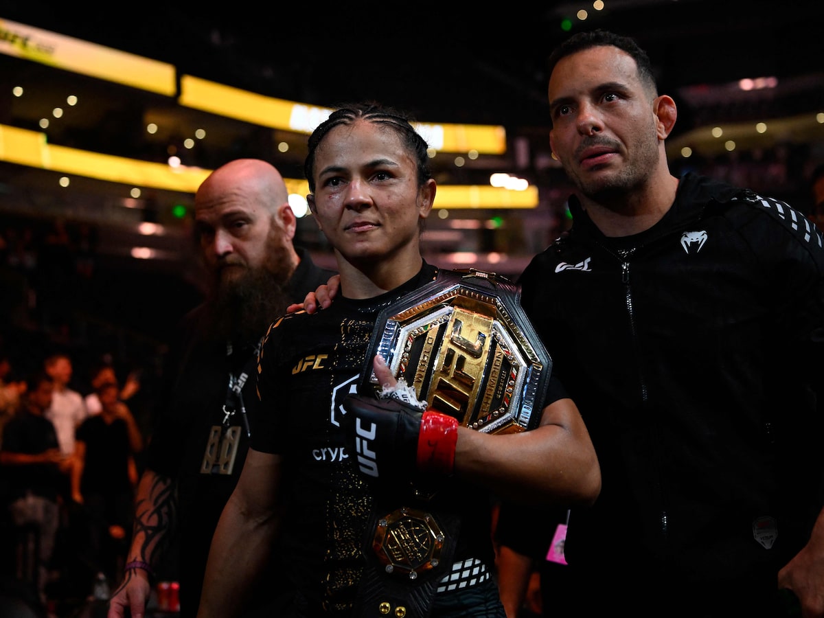 UFC: Natália Silva vence chinesa e conquista cinturão inédito para o Brasil no peso-mosca