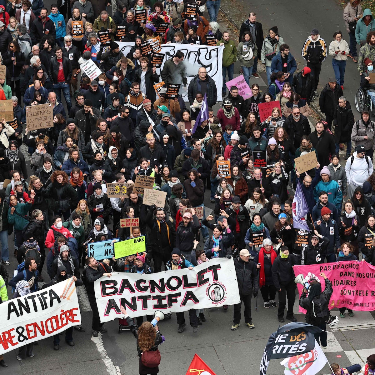 Protestos na França: 135 pessoas foram presas; polícia usa bombas para conter manifestações