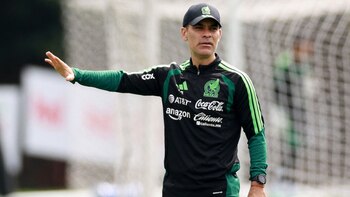 Miguel Herrera defiende a Rafa Márquez por darle oportunidad a jóvenes talentos en el Tri: “Se está atreviendo”