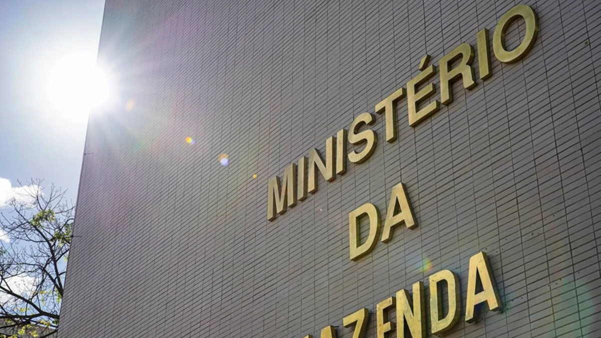 Governo vai remanejar R$ 20 bilhões em despesas para o Orçamento de 2027