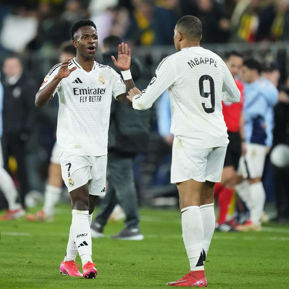 Vini Jr. e Mbappé mantêm relação fria no Real Madrid