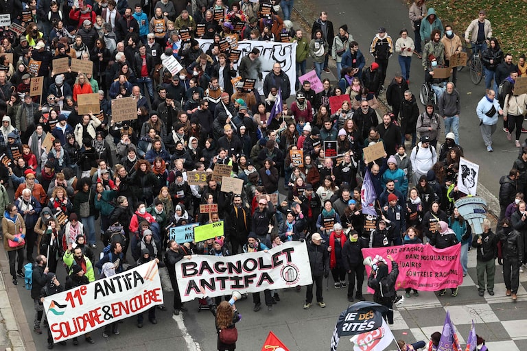 Protestos na França: 135 pessoas foram presas; polícia usa bombas para conter manifestações