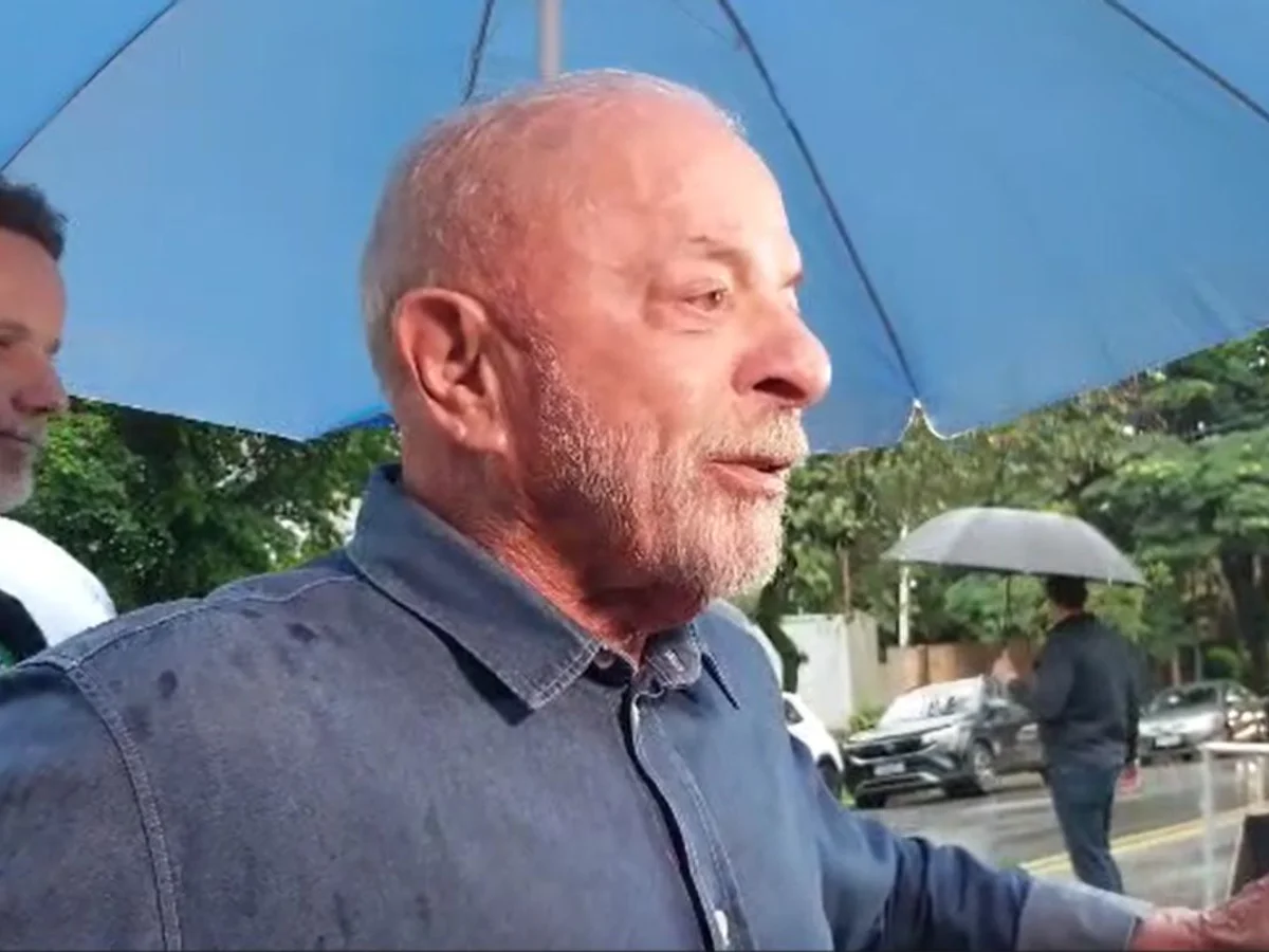 Lula cobra de Nunes Marques e Mendonça solução para eleitores sem ônibus