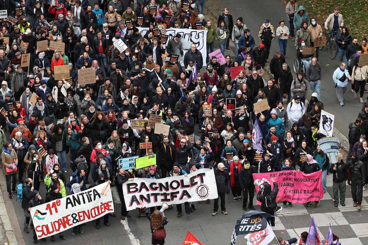 Protestos na França: 135 pessoas foram presas; polícia usa bombas para conter manifestações