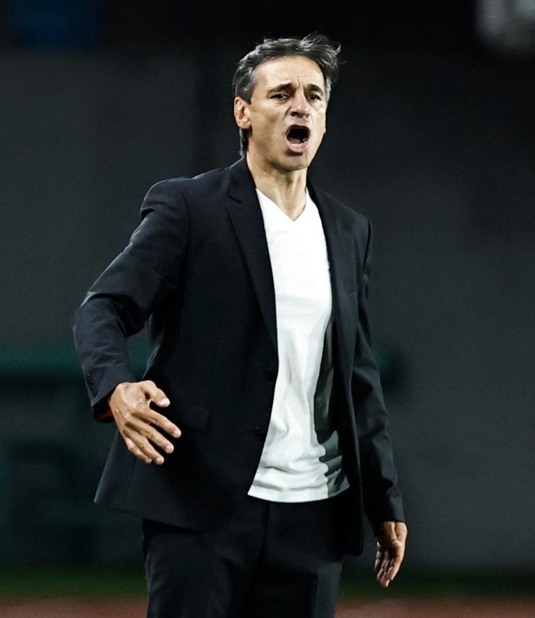 O argentino Fabián Bustos retorna ao banco do Universitario após a saída de Héctor Cúper