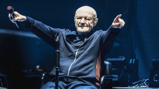 Phil Collins fala abertamente sobre falhas no casamento e arrependimentos na vida: 'Arrependo-me de meus casamentos terem desmoronado'
