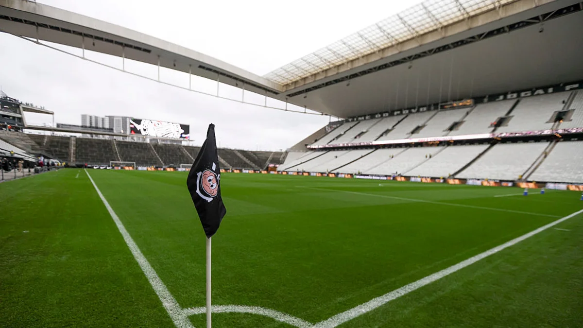Corinthians relembra Democracia Corintiana e incentiva torcedores a votar