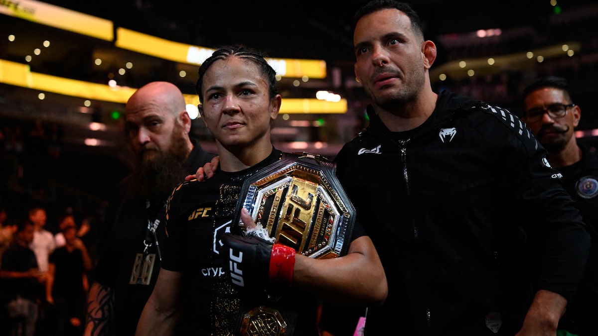 UFC: Natália Silva vence chinesa e conquista cinturão inédito para o Brasil no peso-mosca